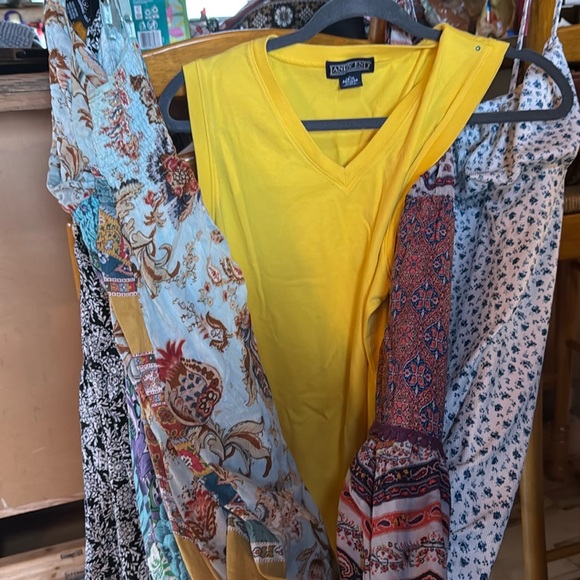 This is 5 summer dresses.  Sleeveless Tank Top style. - Picture 1 of 6